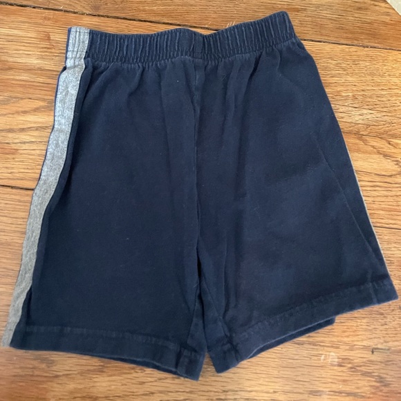 3 pairs of boys knit shorts size 4T - Picture 4 of 6
